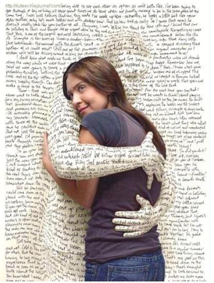 libro-abrazando-muchacha