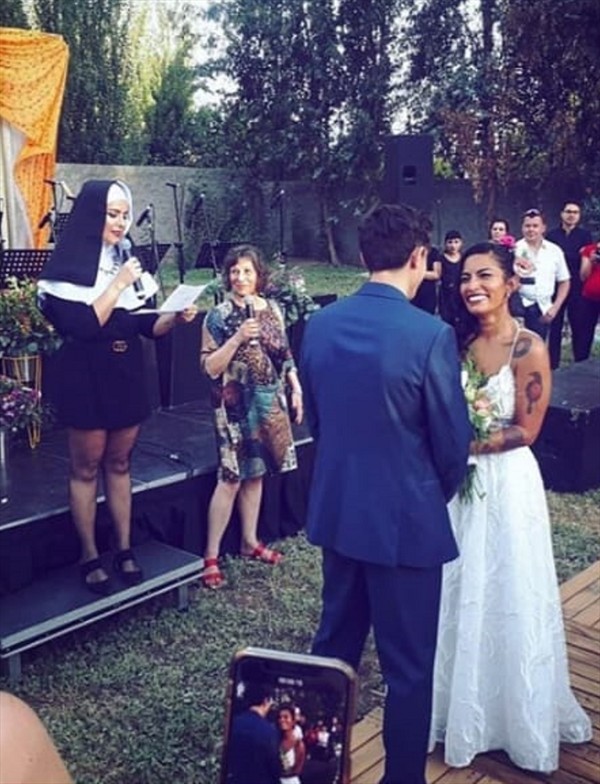Ana Tijoux se casó con zapatillas y tuvo una prendida fiesta — RadioActiva  