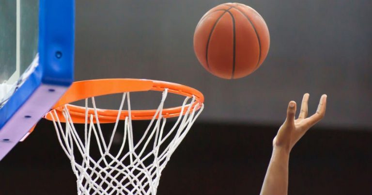El tablero de baloncesto que convierte a cualquier jugador — RadioActiva  