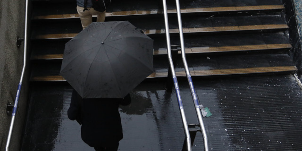 Llovizna Y Bajas Temperaturas Sorprende A Santiago