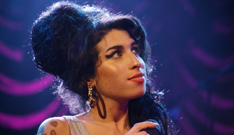 En su memoria: estrenan inédito documental de Amy Winehouse