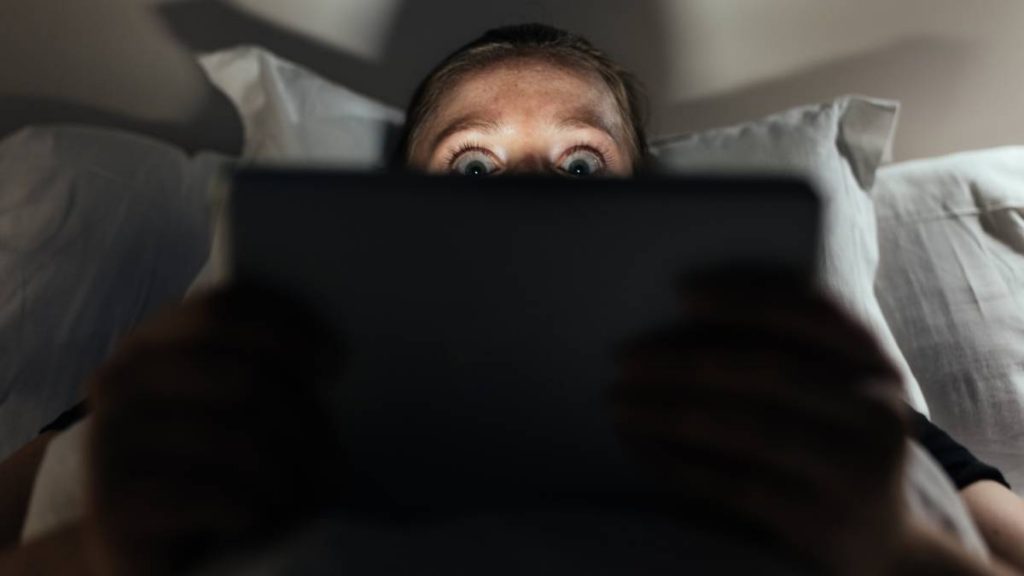 ¿Te atreves? Empresa paga un millón de pesos a voluntario para que vea 13 películas de terror