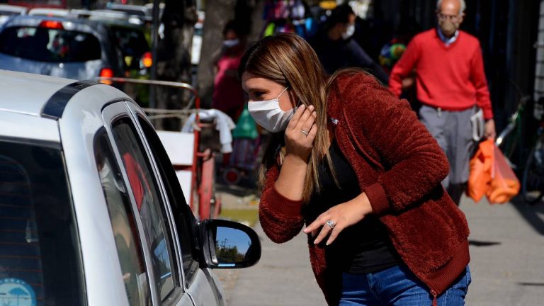 Transporte popular: chilenos salen con autos particulares a aliviar congestión