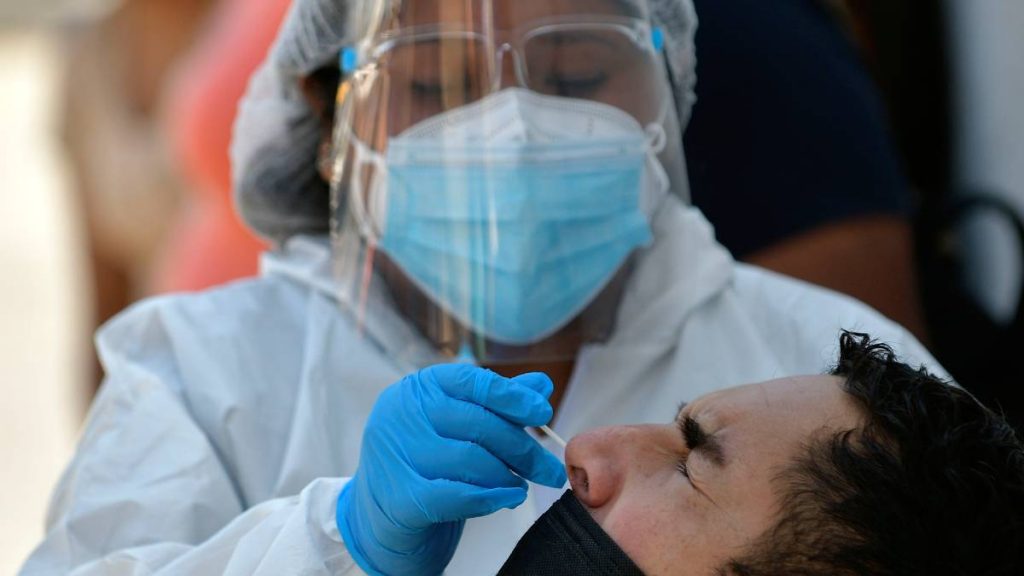 Ministerio de Salud reportó 8.904 nuevos casos de coronavirus en Chile(1)
