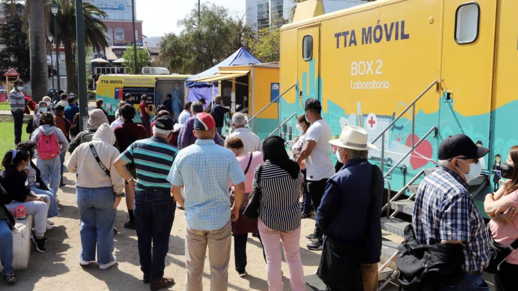 Cifras en alza: Minsal informó 35.197 casos nuevos de Covid-19