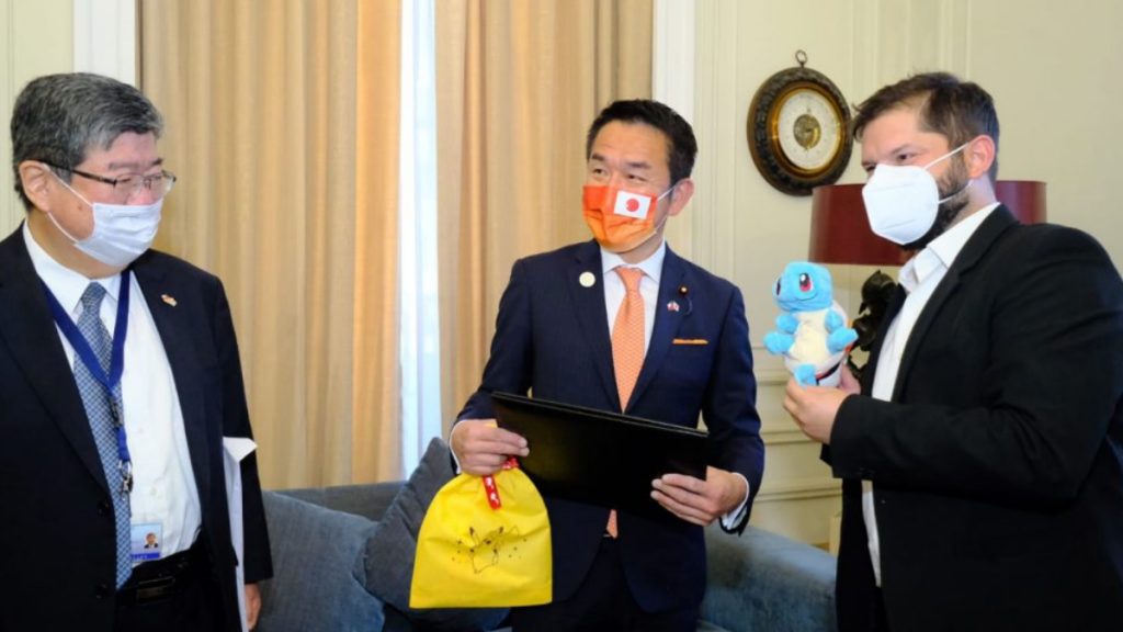 Boric recibe a Squirtle Pokémon