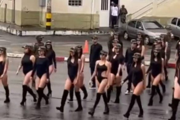 Desfile de moda en el ejército
