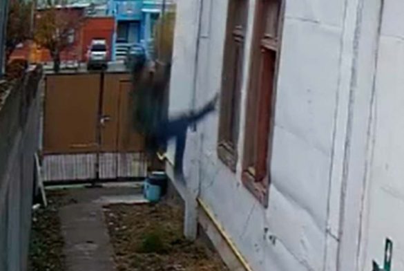 Jetón se escapa de Prostíbulo