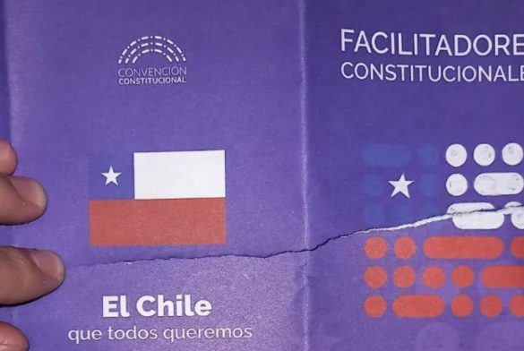 Folleto Falso De La Constitución