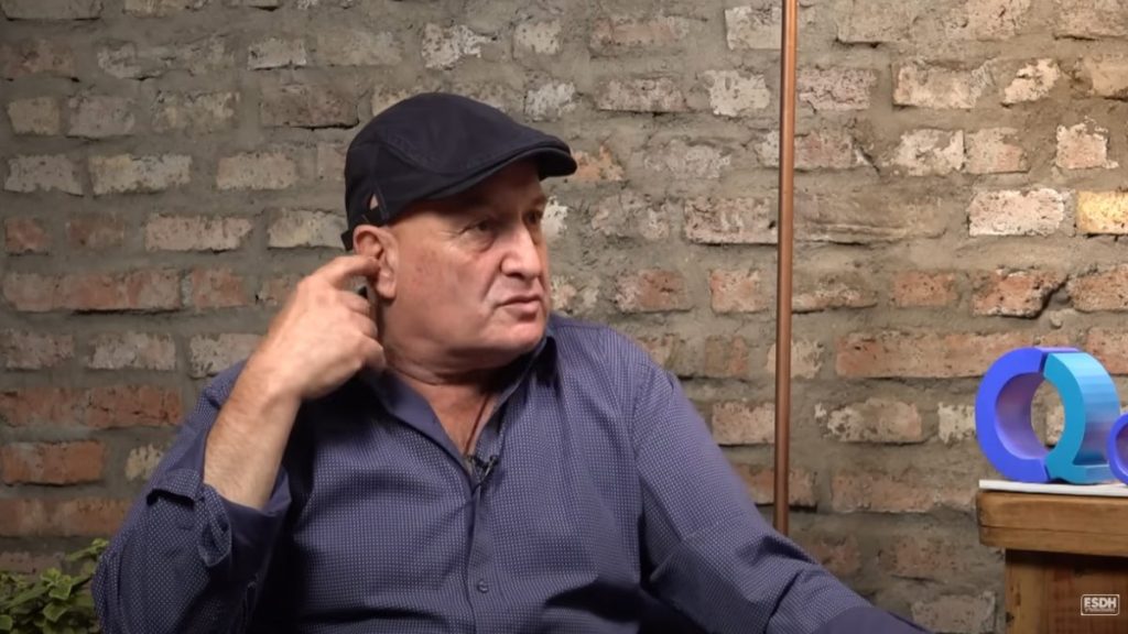 Meruane Entre Broma Y Broma