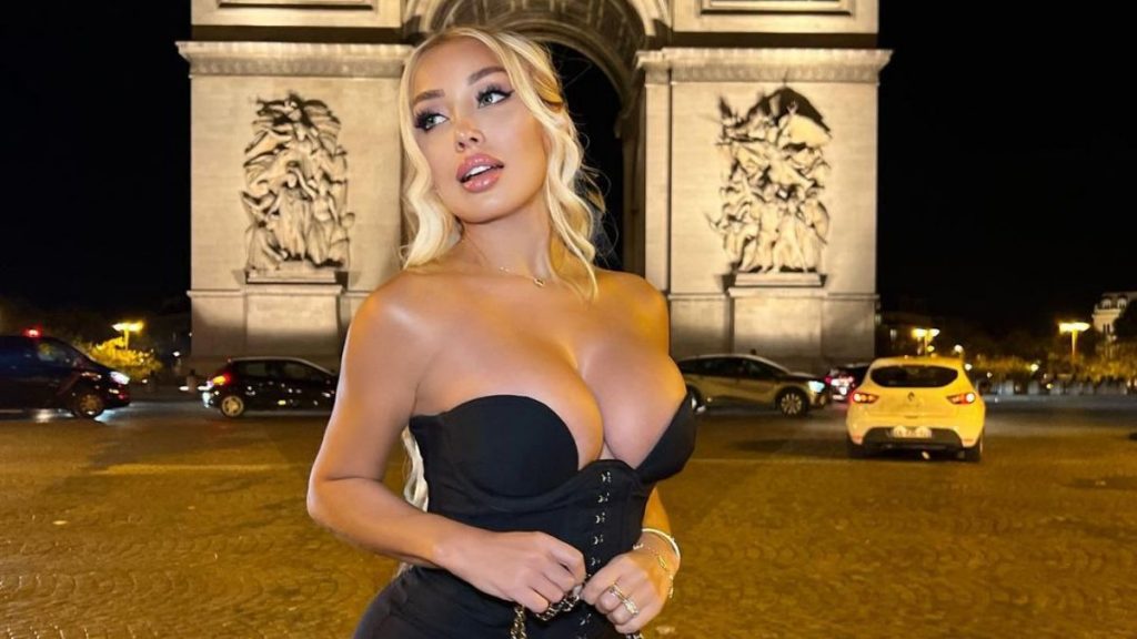 Daniella Chávez (2)