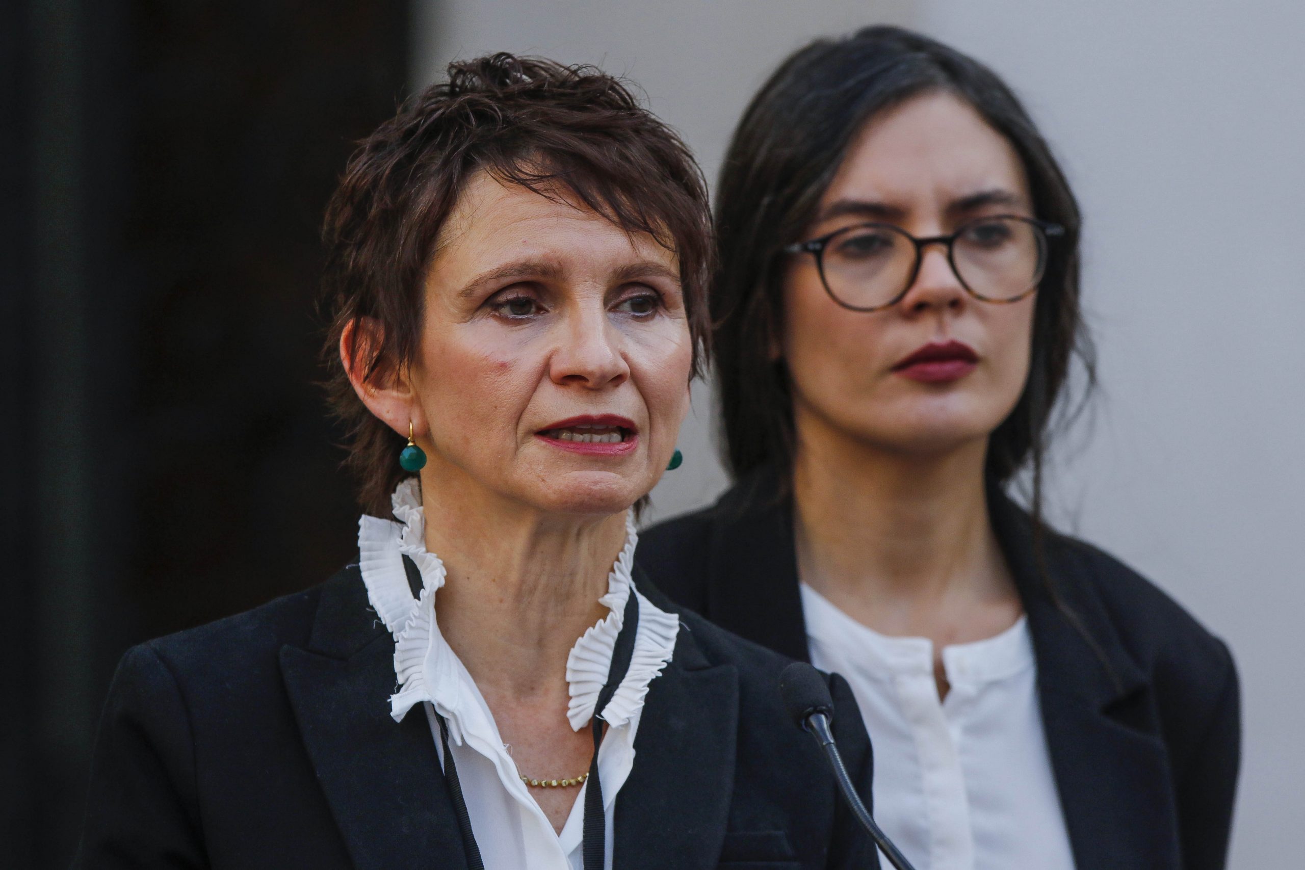 Camila Vallejo y Carolina Tohá desde La Moneda 