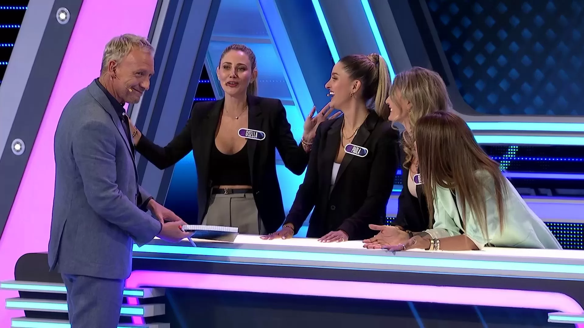 Gissella Gallardo y su círculo cercano en ¡Qué Dice Chile Prime!