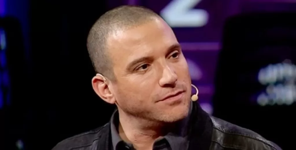 Julian Elfenbein 925x470 (1)