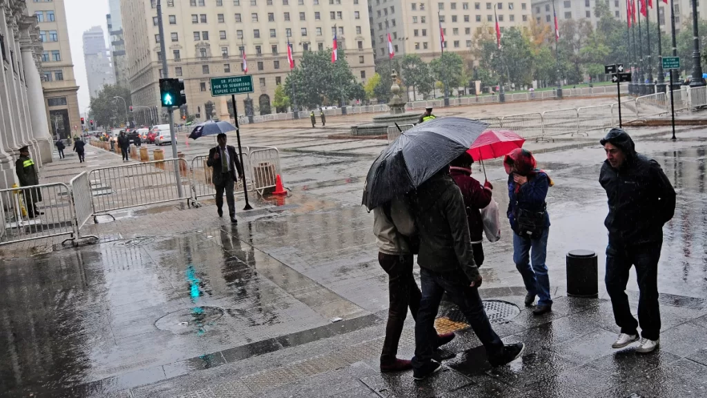 Lluvia En Santiago, Activa (1)