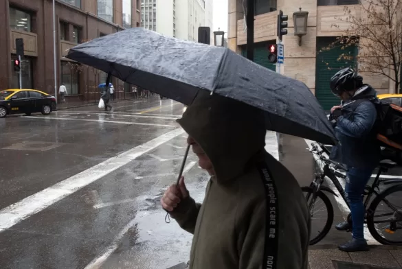 Lluvia En Santiago, Activa