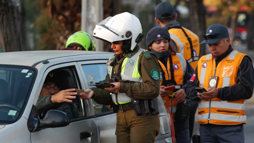 Restricción Lunes 19