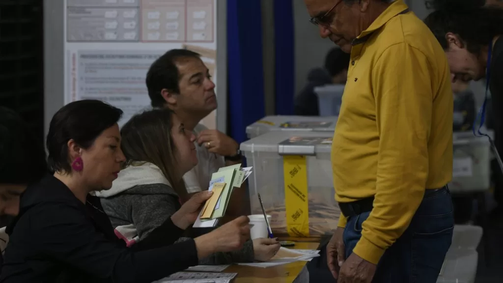 Servel Vocal De Mesa