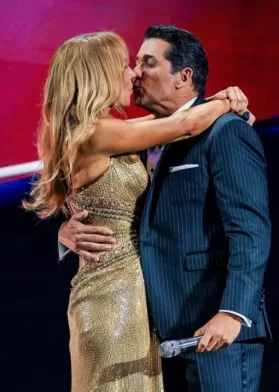 Beso Karen Y Rafa (1)