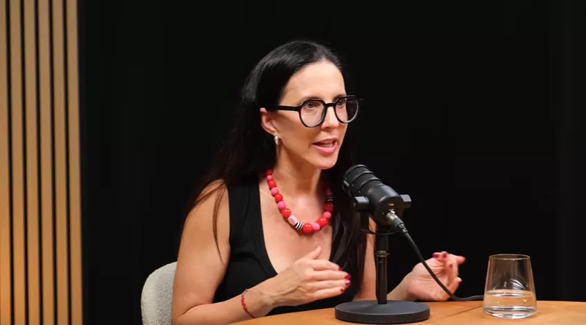 Luz Valdivieso durante podcast