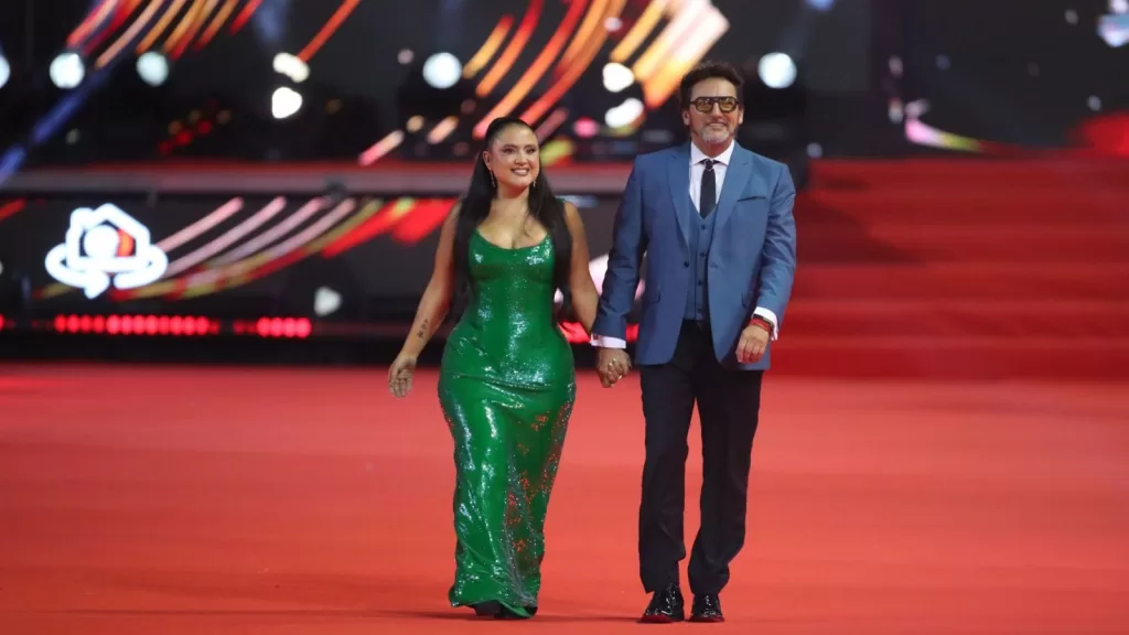 Daniel Fuenzalida Y Pamela Leiva Tomados De La Mano