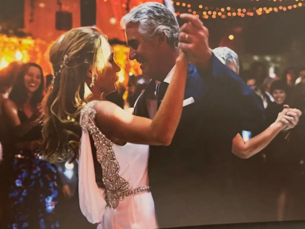 Constanza Mackenna junto a su suegro