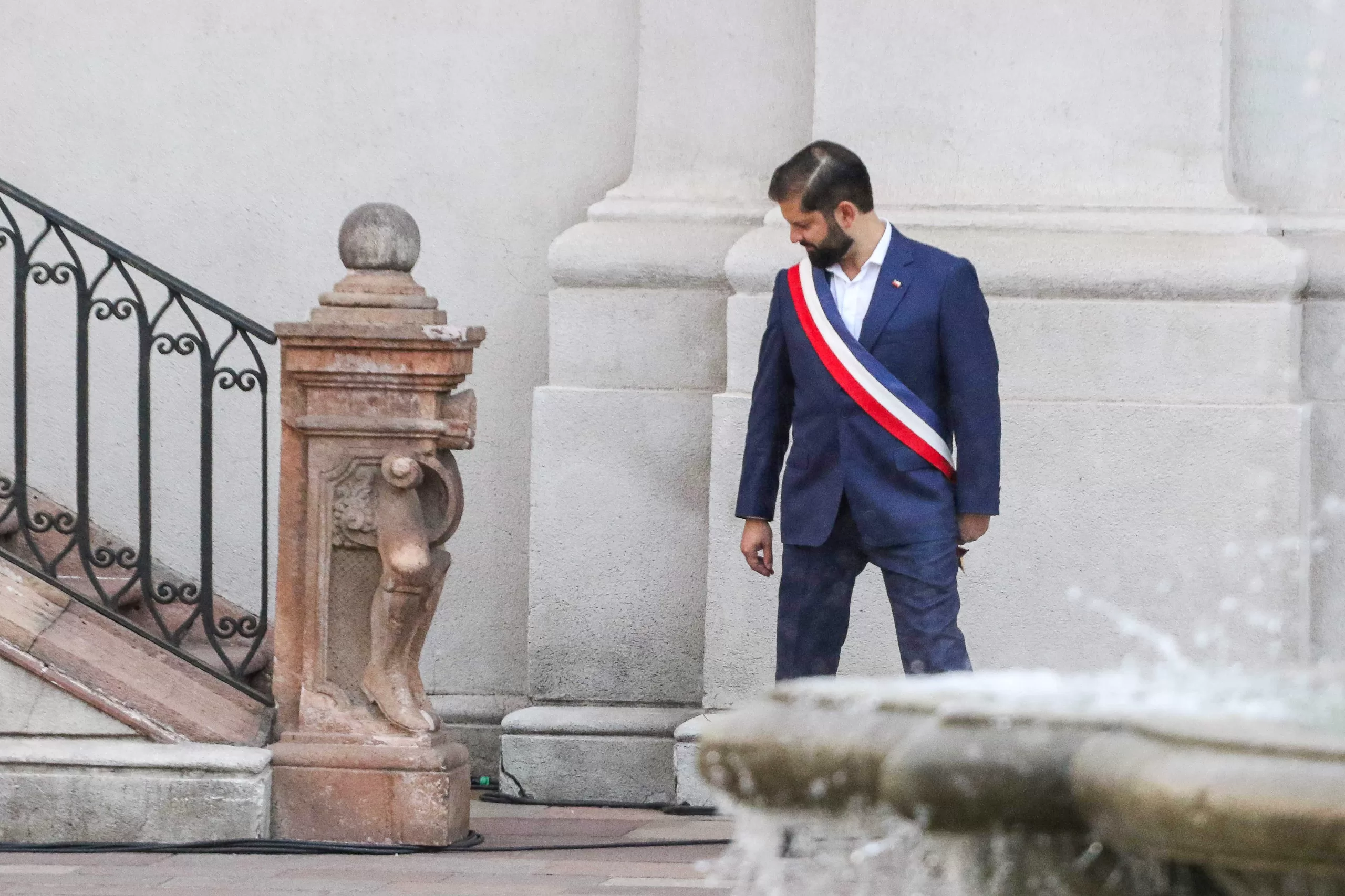 El momento que Gabriel Boric hace el guiño a Arturo Alessandri