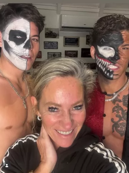 Katherine con sus hijos Raimundo y Cuco Cerda