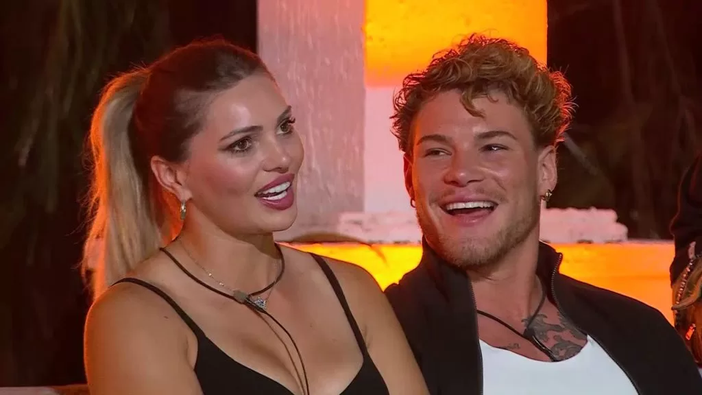 Faloon Larraguibel Y Rai Cerda