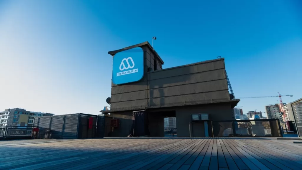 Mega (8)