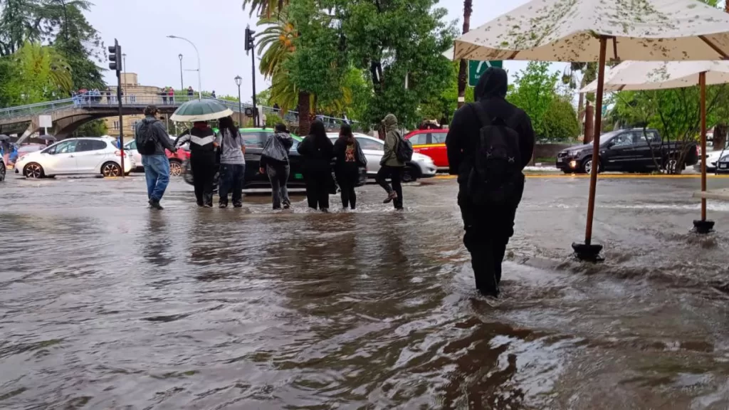 Alerta Roja Lluvia En La Región Metropolitana